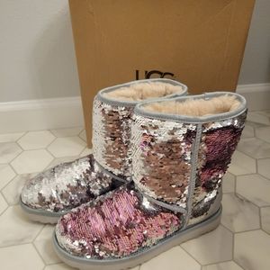 CLASSIC SHORT SEQUIN BOOT